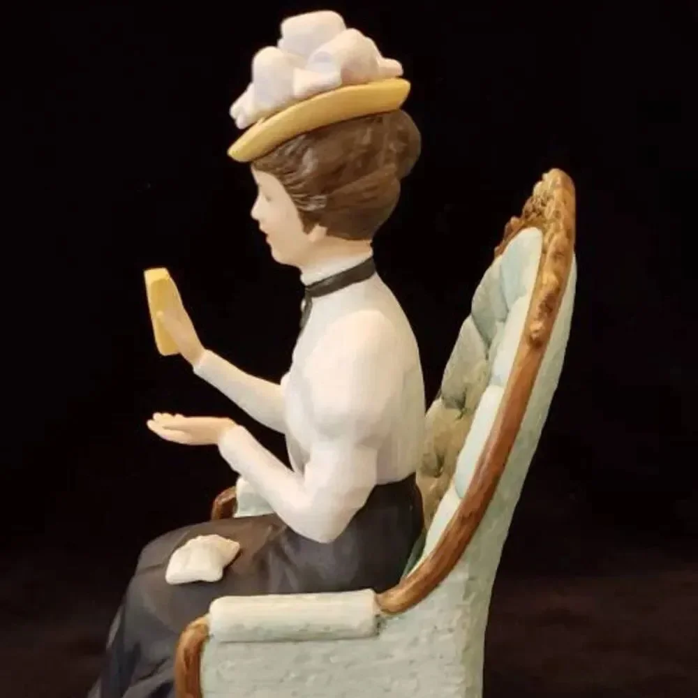 Vintage Avon Mrs P.F.E. Albee Award - 1982